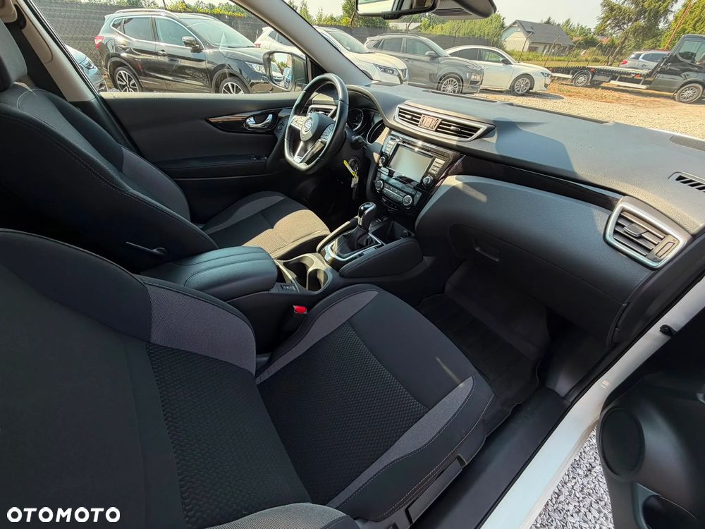 Nissan Qashqai 1.3 DIG-T N-Connecta DCT - 24