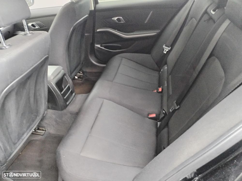 BMW 320 d EfficientDynamics - 10