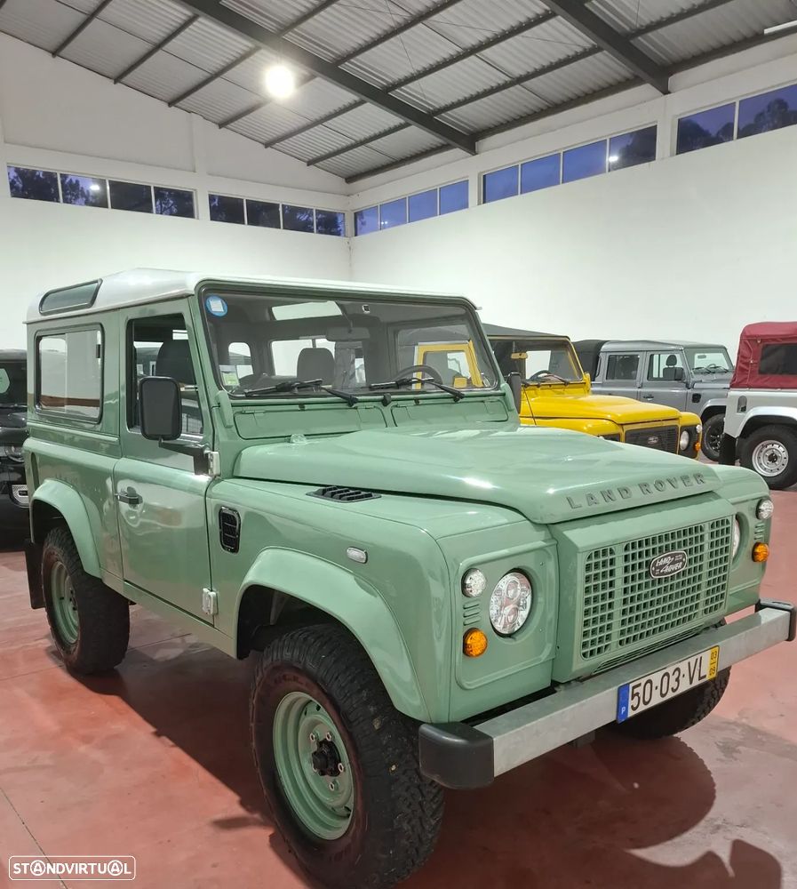 Land Rover Defender - 3
