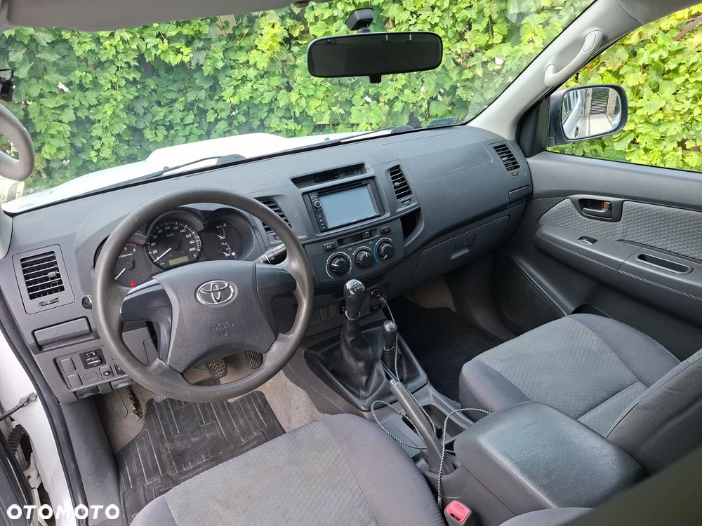 Toyota Hilux 2.5 D-4D DLX - 11
