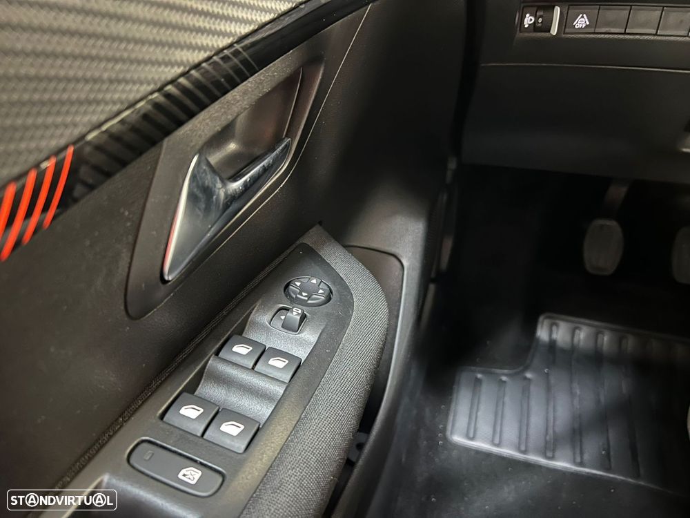 Peugeot 208 1.2 PureTech SE Style - 16