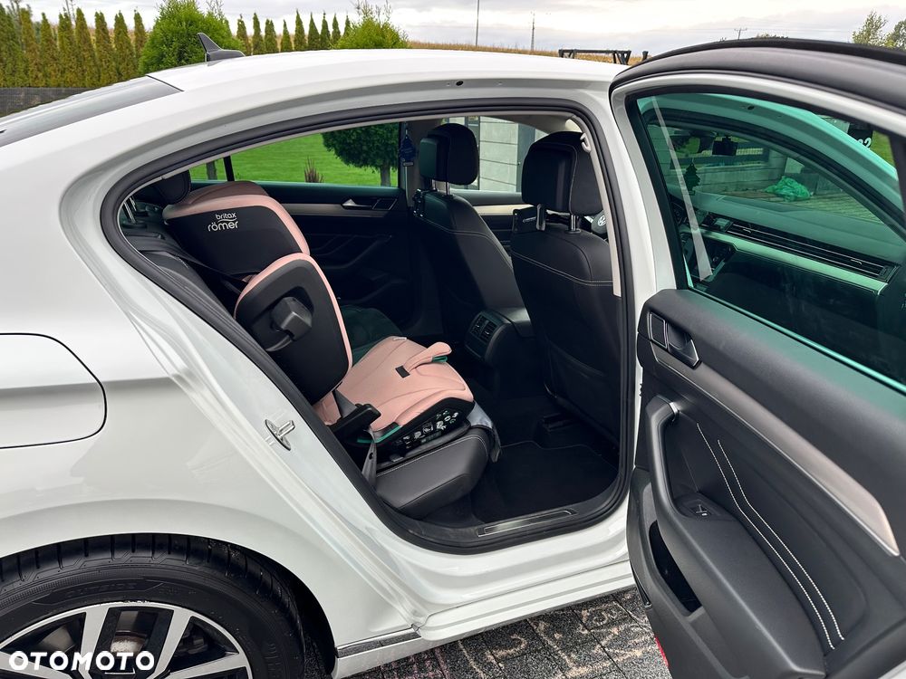 Volkswagen Passat 1.5 TSI EVO Elegance DSG - 20