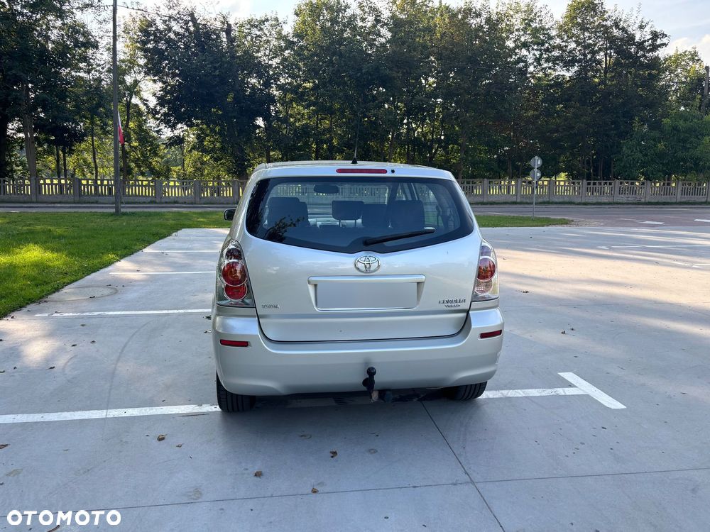 Toyota Corolla Verso - 8