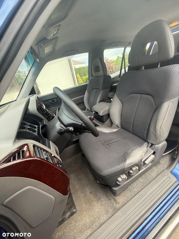 Mitsubishi Pajero - 13