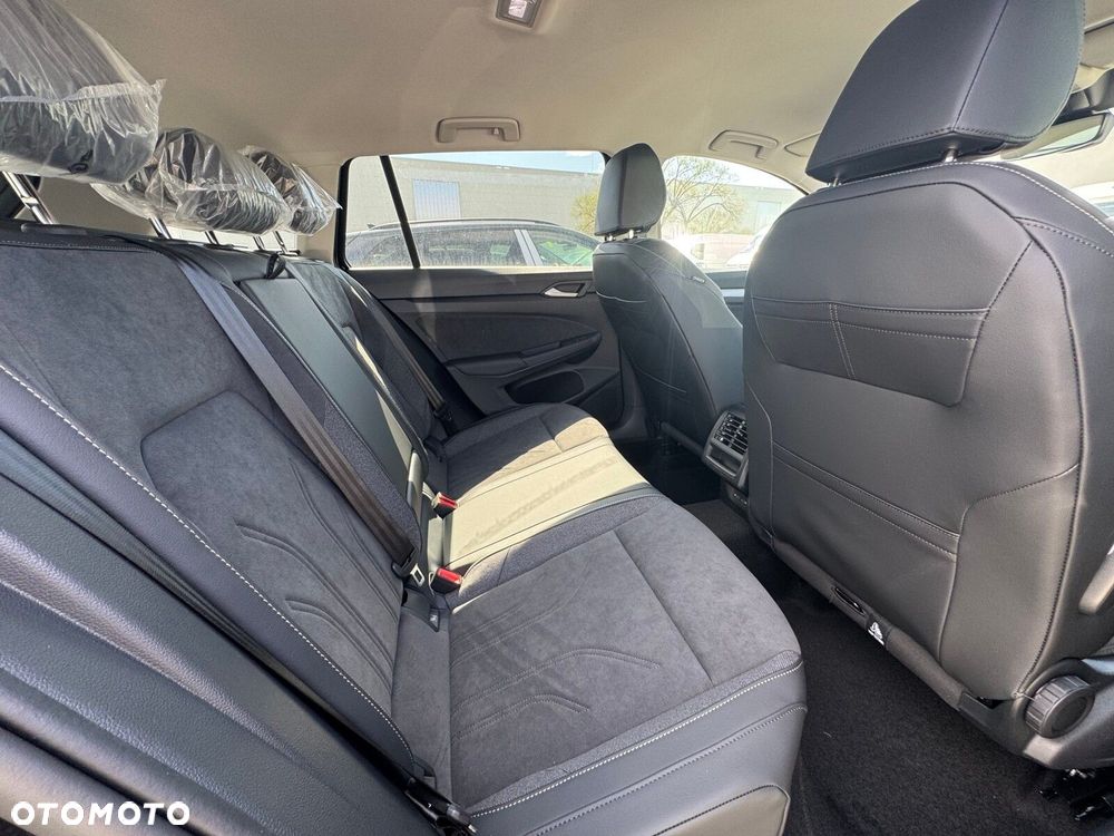 Volkswagen Golf - 8