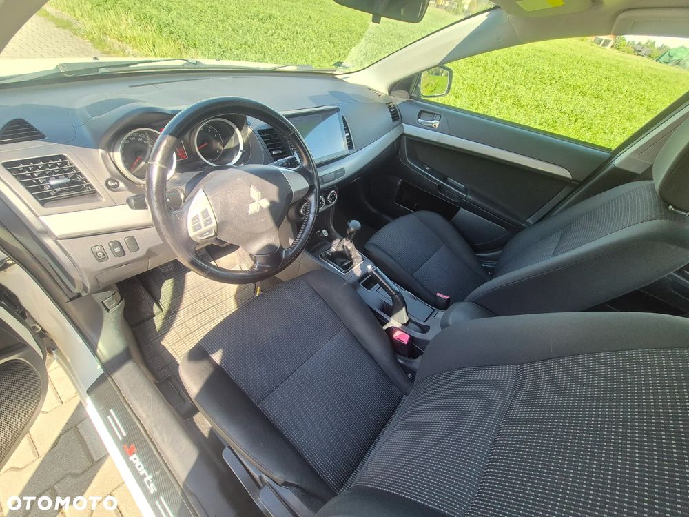 Mitsubishi Lancer 1.5 Invite - 27