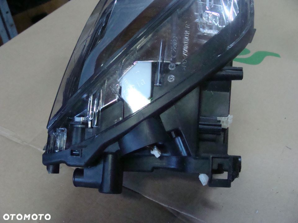 AUDI A1 8X LAMPA PRZEDNIA PRAWA BI-XENON 8X0941044 - 9