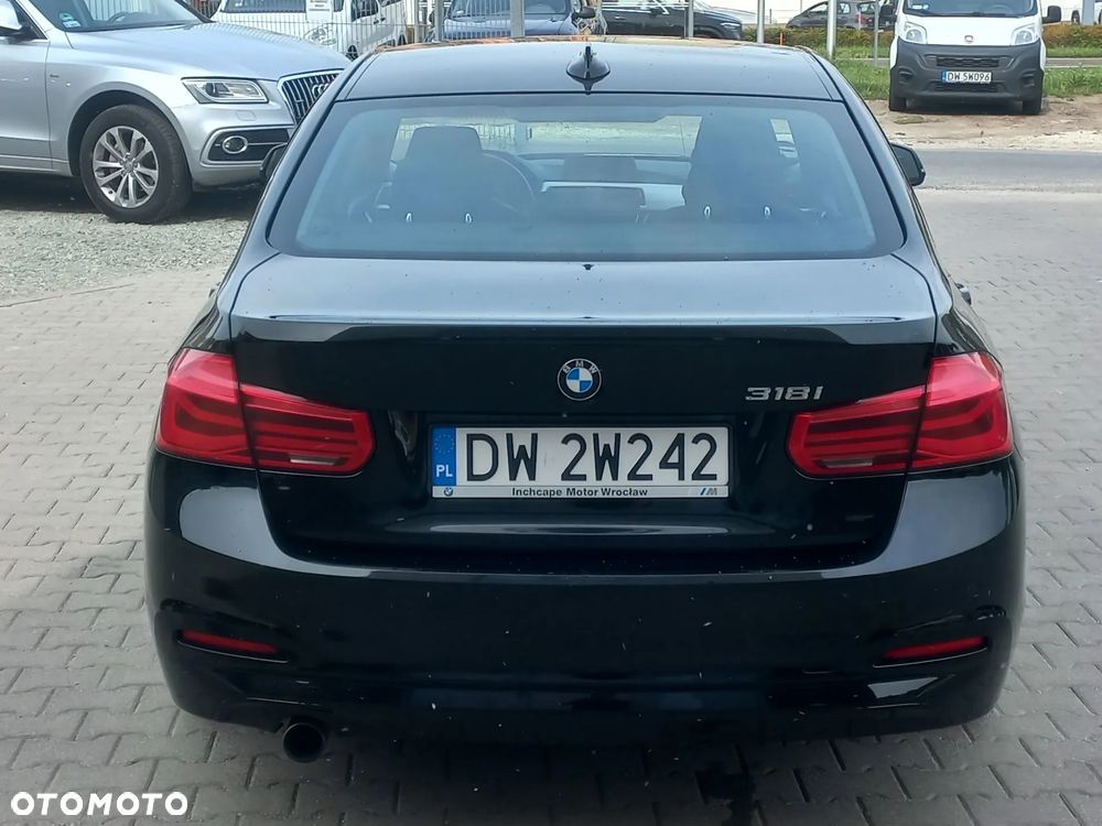 BMW Seria 3 318i - 4