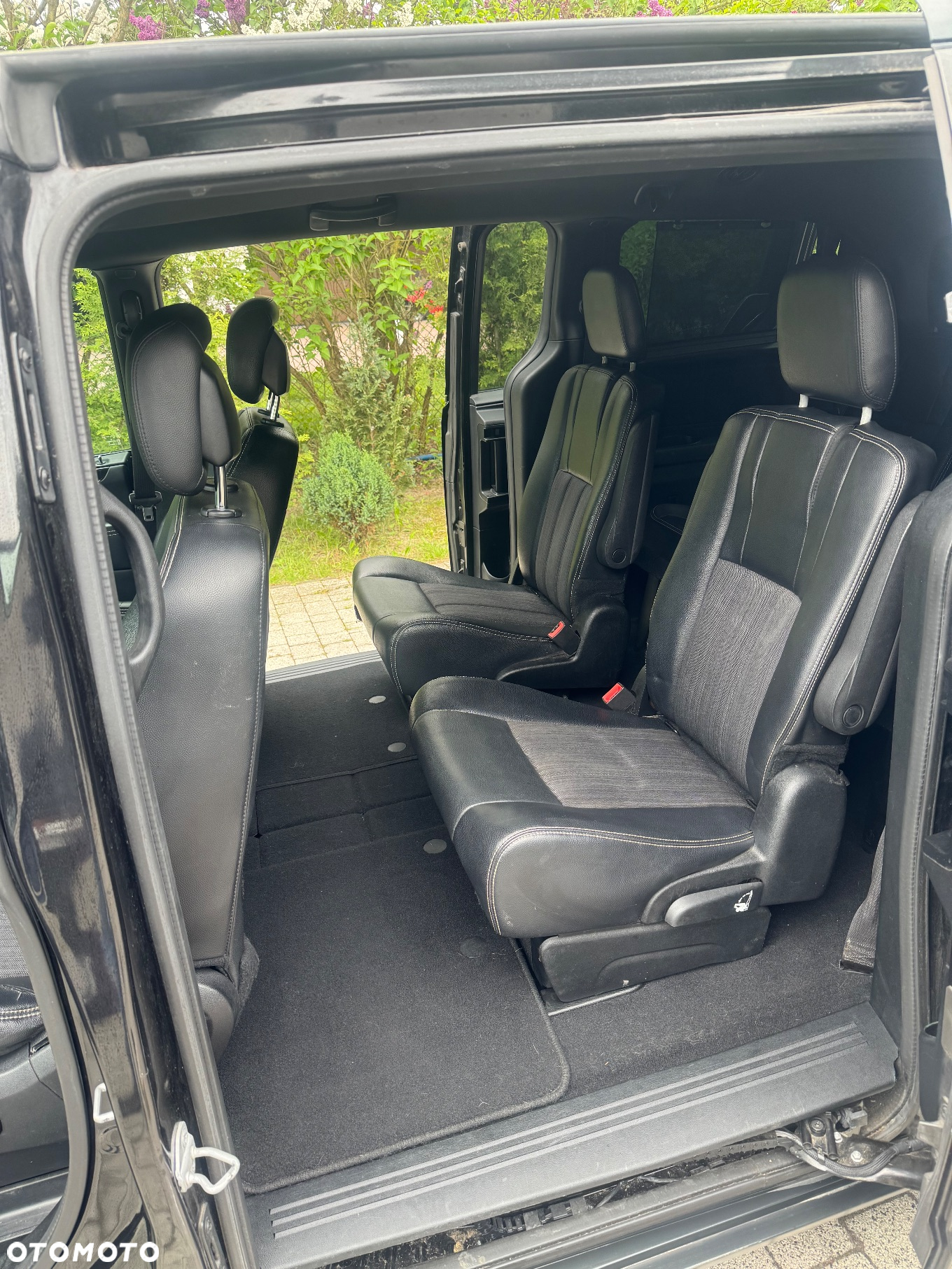 Chrysler Town & Country - 8