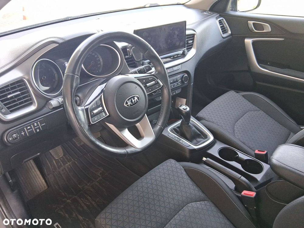 Kia Ceed - 9