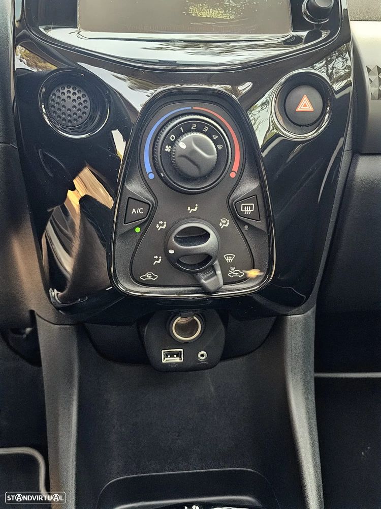 Peugeot 108 1.2 PureTech Allure - 18