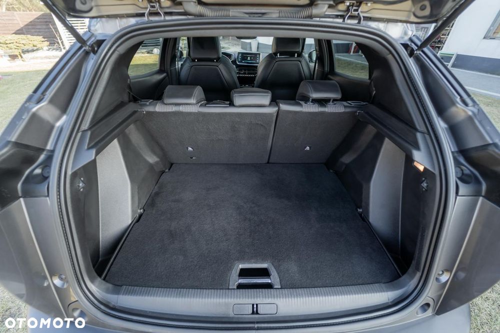 Peugeot 2008 BlueHDi 130 EAT8 GT Pack - 29