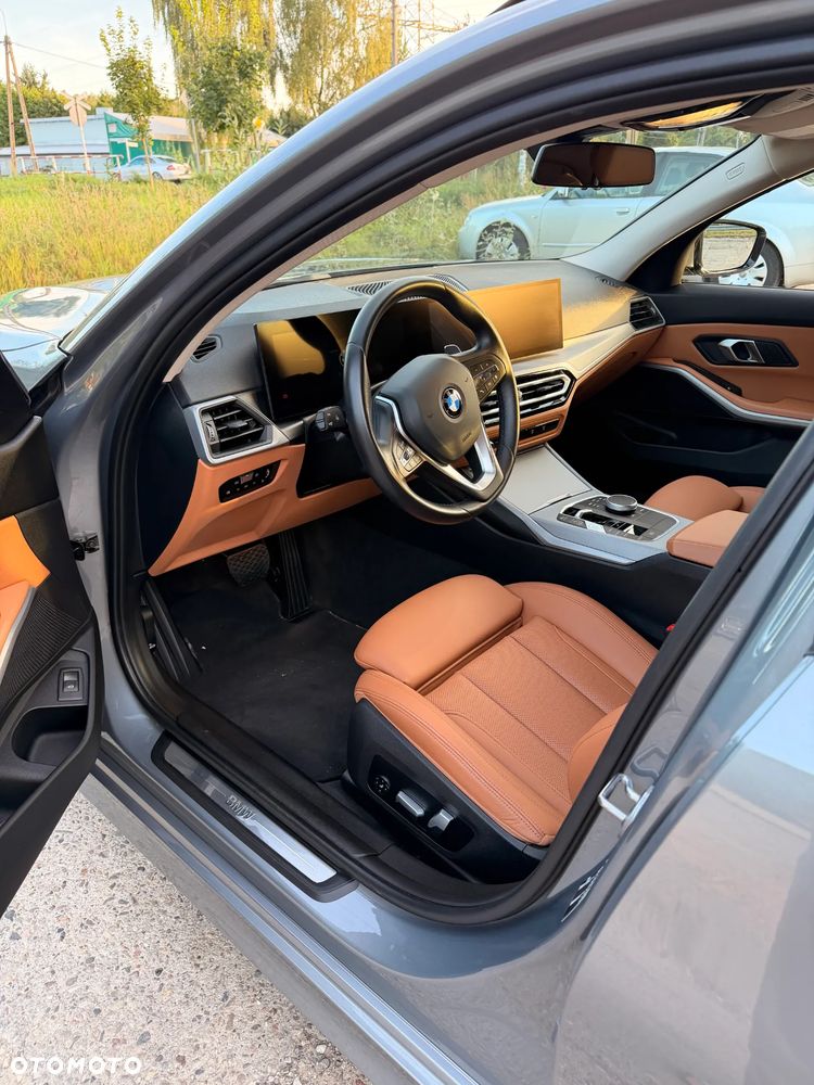 BMW Seria 3 318i - 11