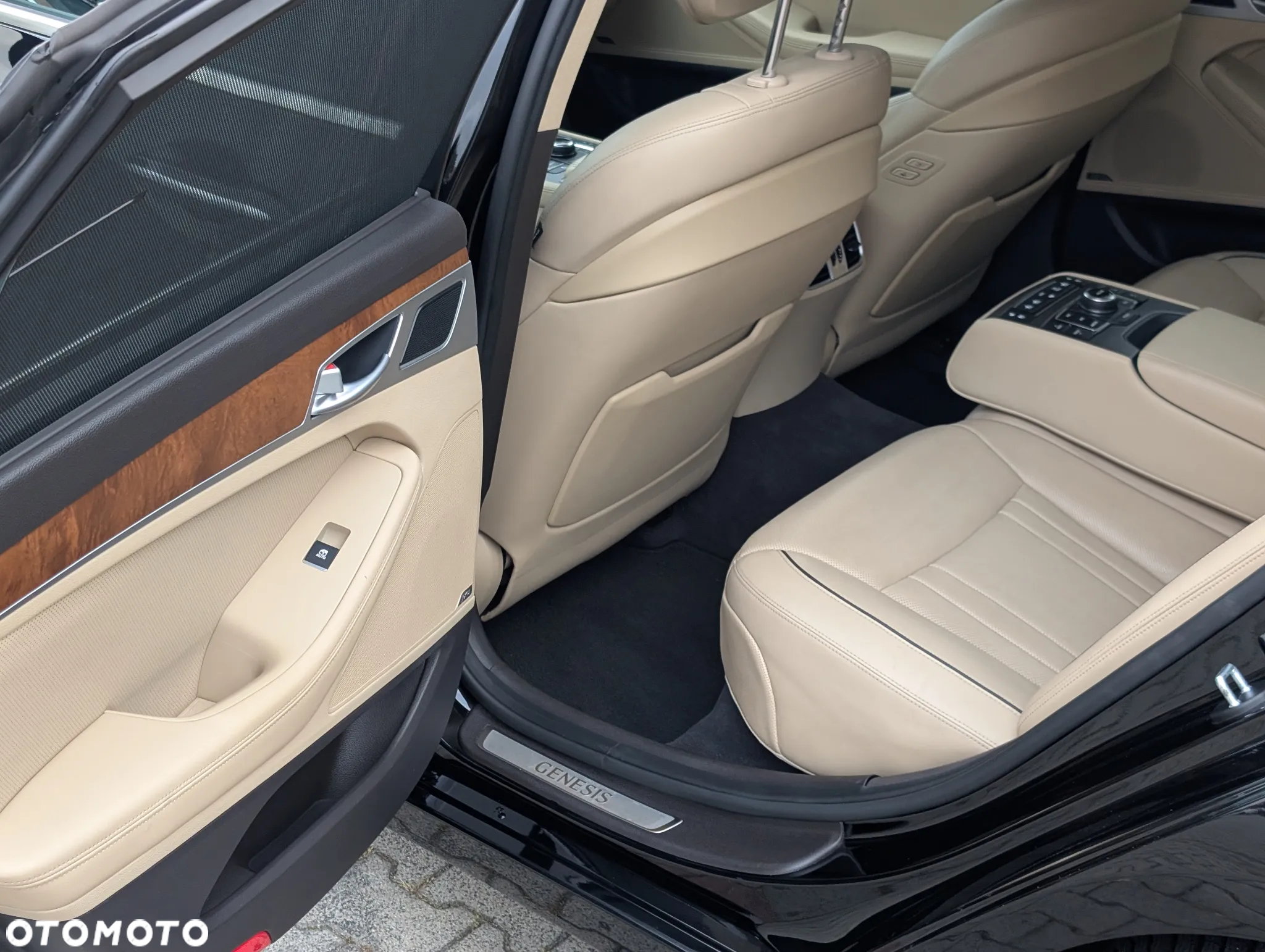 Hyundai Genesis 3.8 V6 GDI - 30