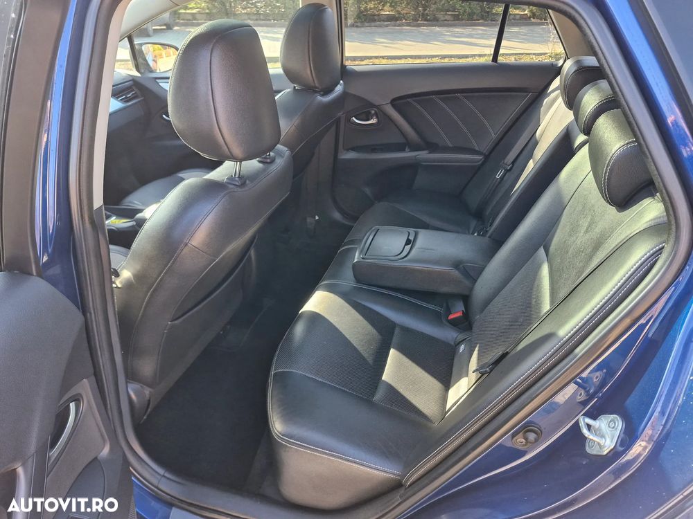 Toyota Avensis 2.0 D-4D Executive - 11