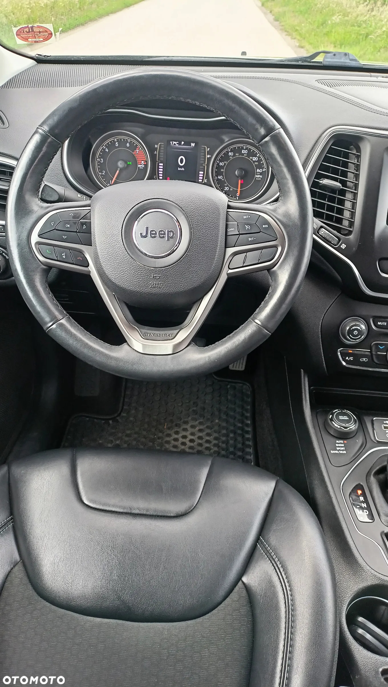 Jeep Cherokee - 13