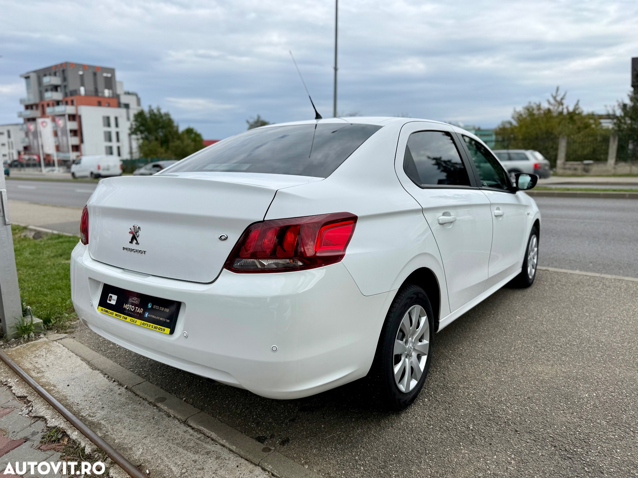 Peugeot 301 1.5 BlueHDI FAP Allure - 3