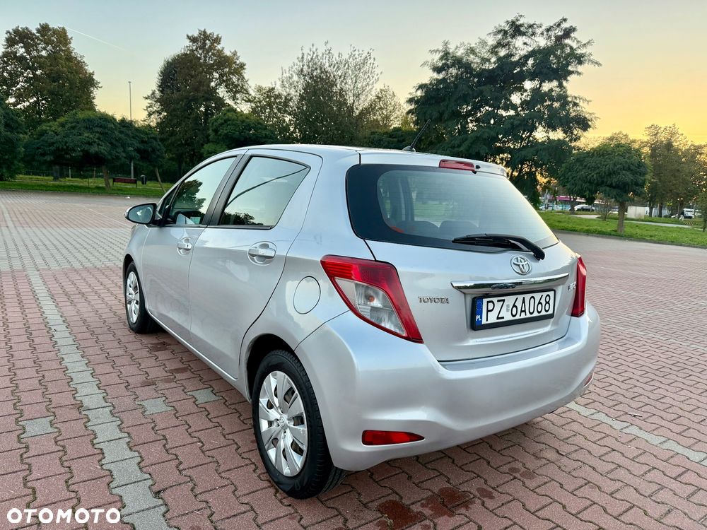 Toyota Yaris 2013 photo 4