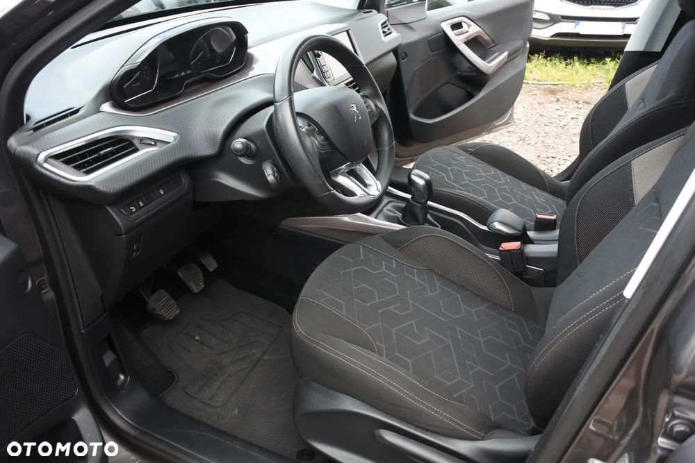 Peugeot 2008 1.2 Pure Tech Style - 10