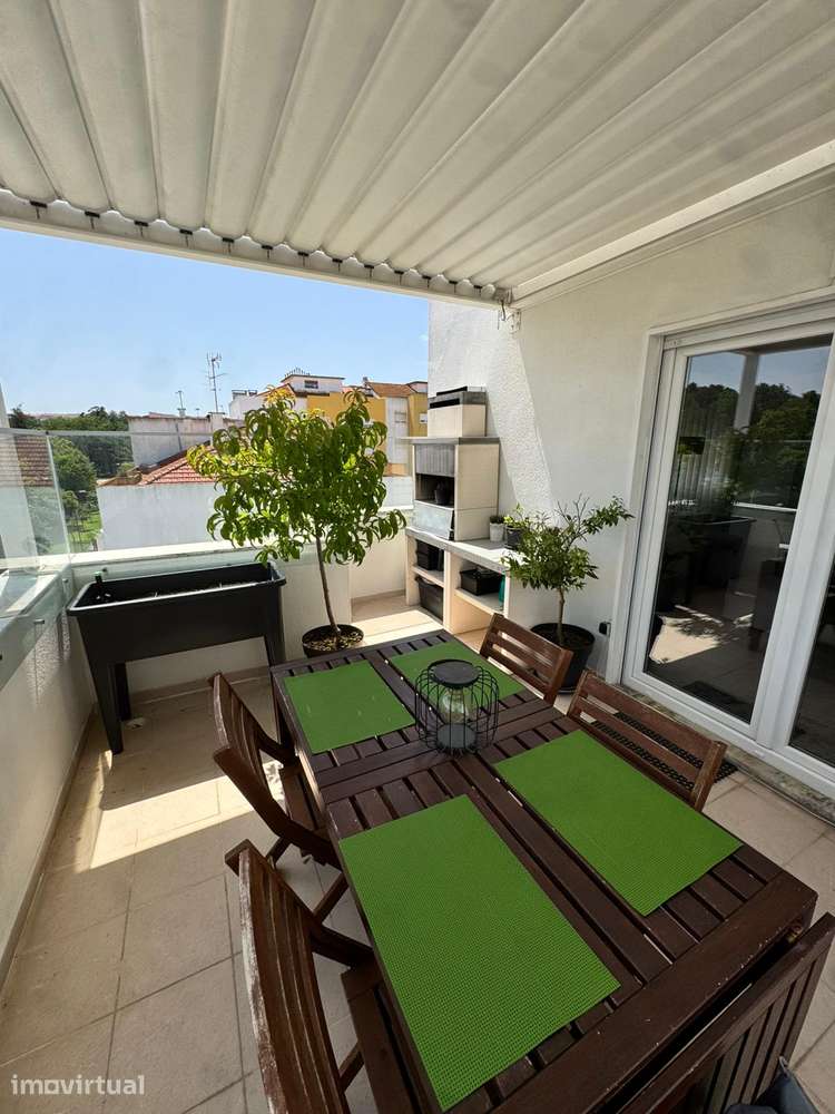 Apartamento T4 com excelentes áreas e localização privilegiada - Grande imagem: 3/30