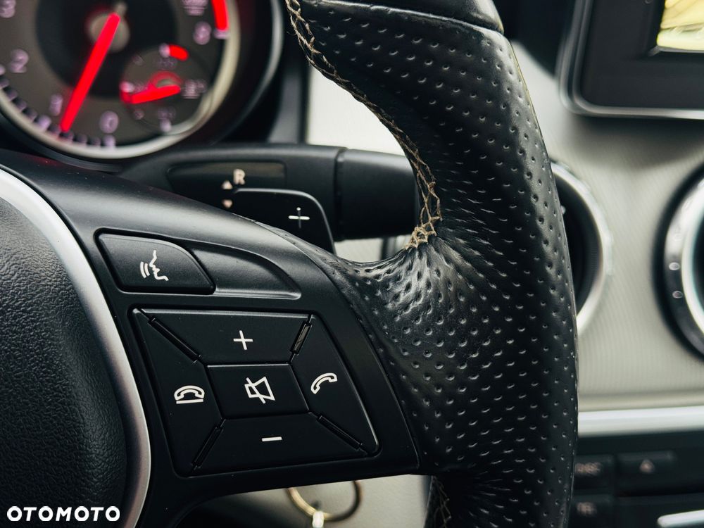 Mercedes-Benz GLA 200 7G-DCT Style - 18