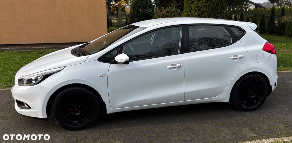 Kia Ceed 1.4 CVVT Dream Team Edition - 2