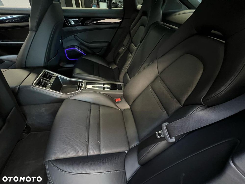 Porsche Panamera 4 - 17