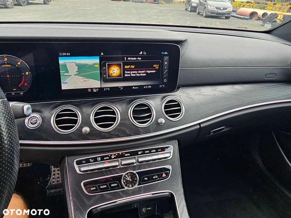 Mercedes-Benz Klasa E 220 d 4Matic 9G-TRONIC AMG Line - 32