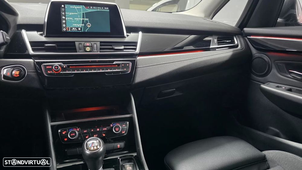 BMW 218 Gran Tourer i 7L Line Sport — fotografia 9