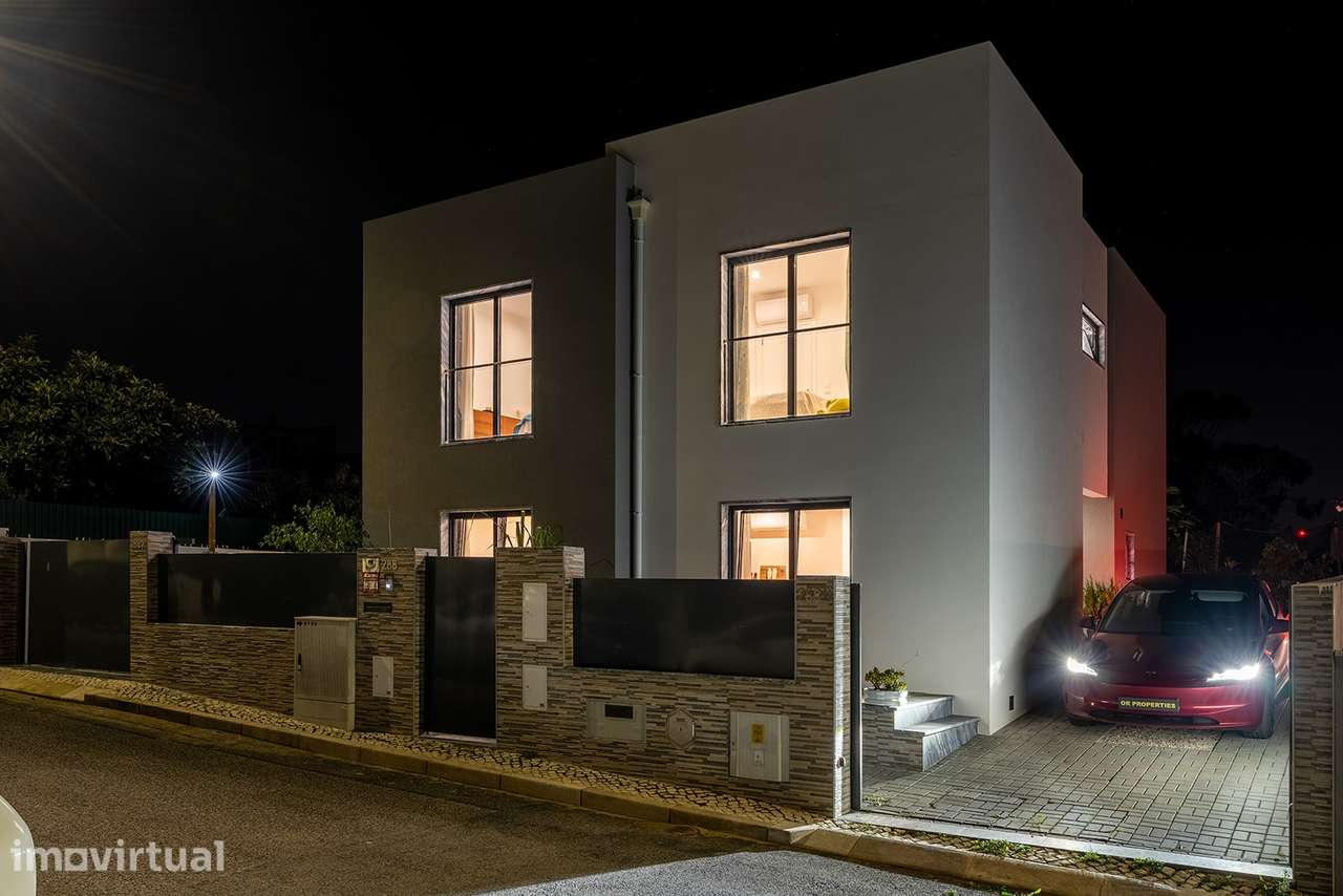 Encante-se com a sofisticação e o conforto desta moradia moderna em Ma - Grande imagem: 2/60