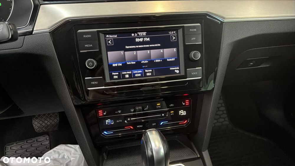 Volkswagen Passat 2.0 TDI Elegance DSG - 20