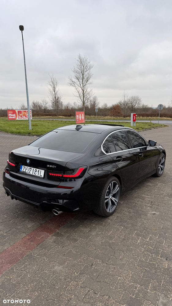 BMW Seria 3 330i xDrive Edition M Sport Shadow - 12