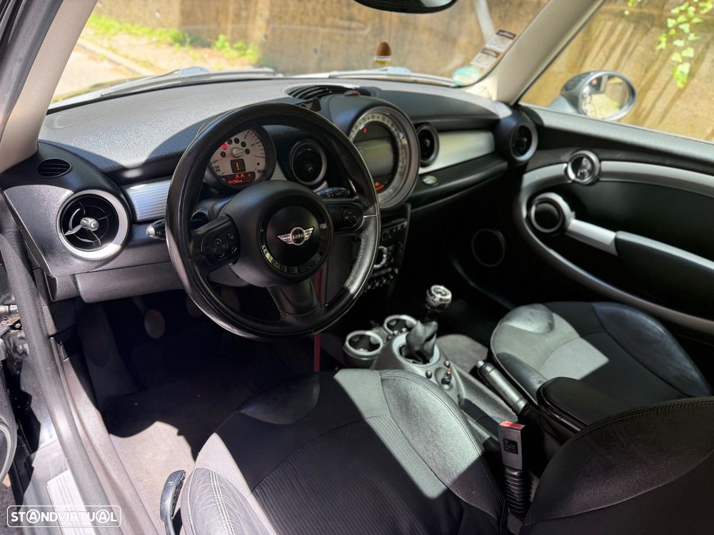 MINI 3 Portas Cooper D - 9