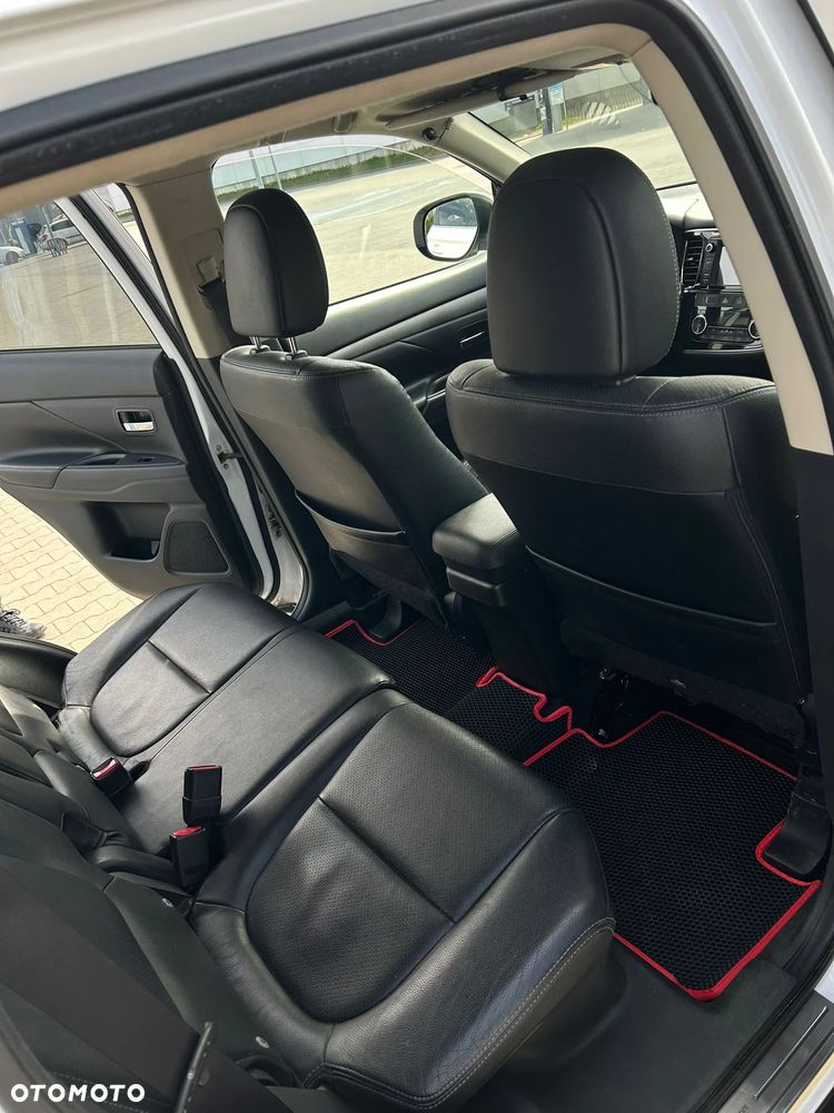 Mitsubishi Outlander 2.2 DID Instyle Navi - 10