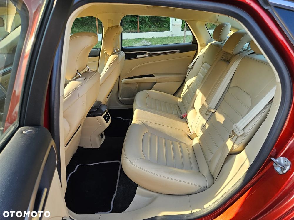 Ford Fusion - 16