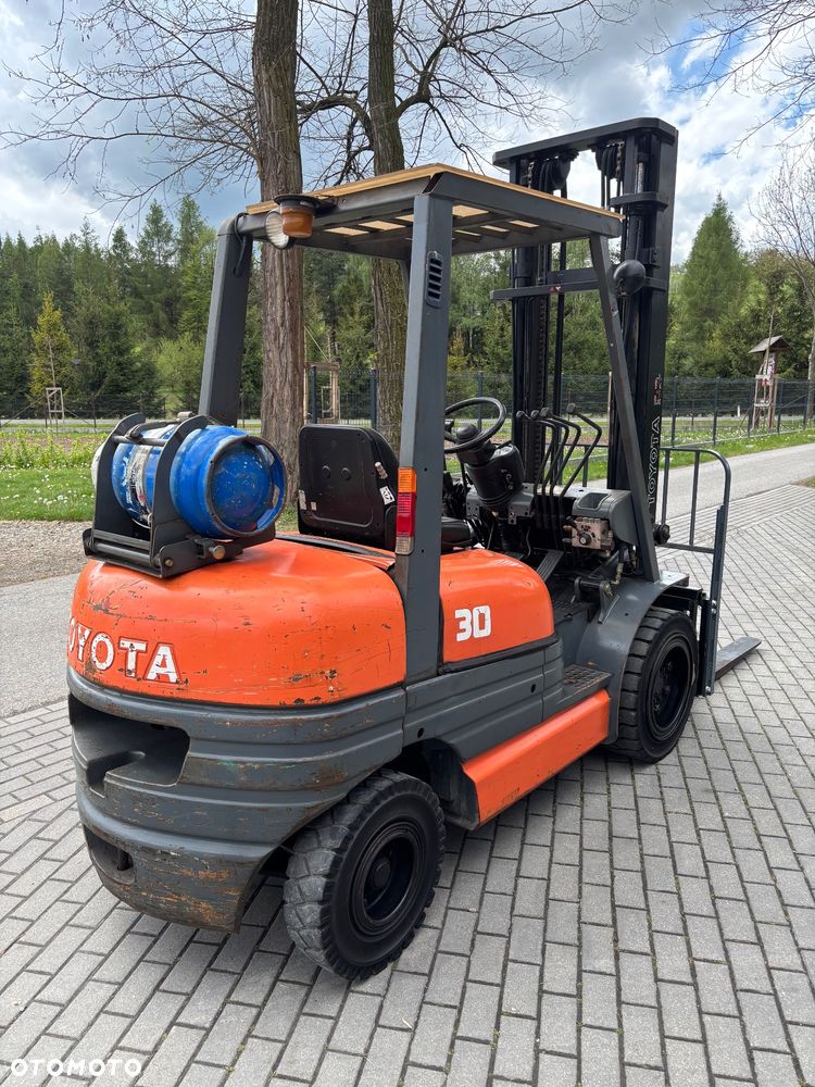 Toyota 6FGF30  I właściciel 3t Tony LPG 26 900 NETTO nowy przesuw+pozycjoner wideł - 7