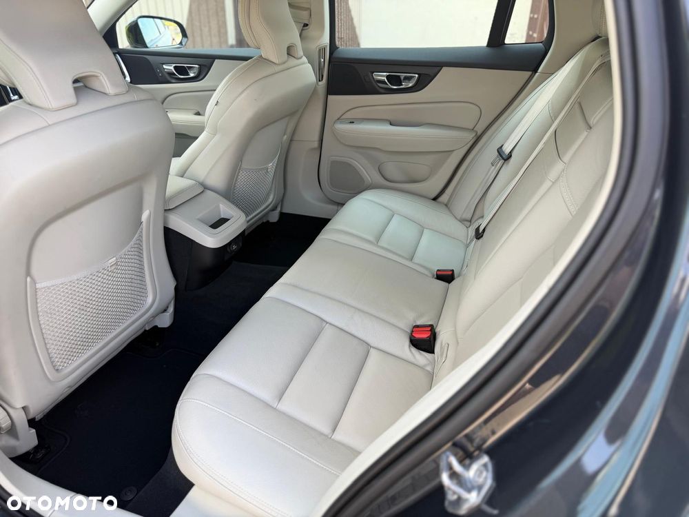 Volvo V60 Cross Country D4 AWD Geartronic - 34