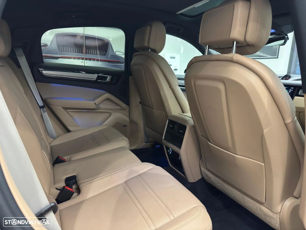 Porsche Cayenne Coupé E-Hybrid Platinum Edition - 30