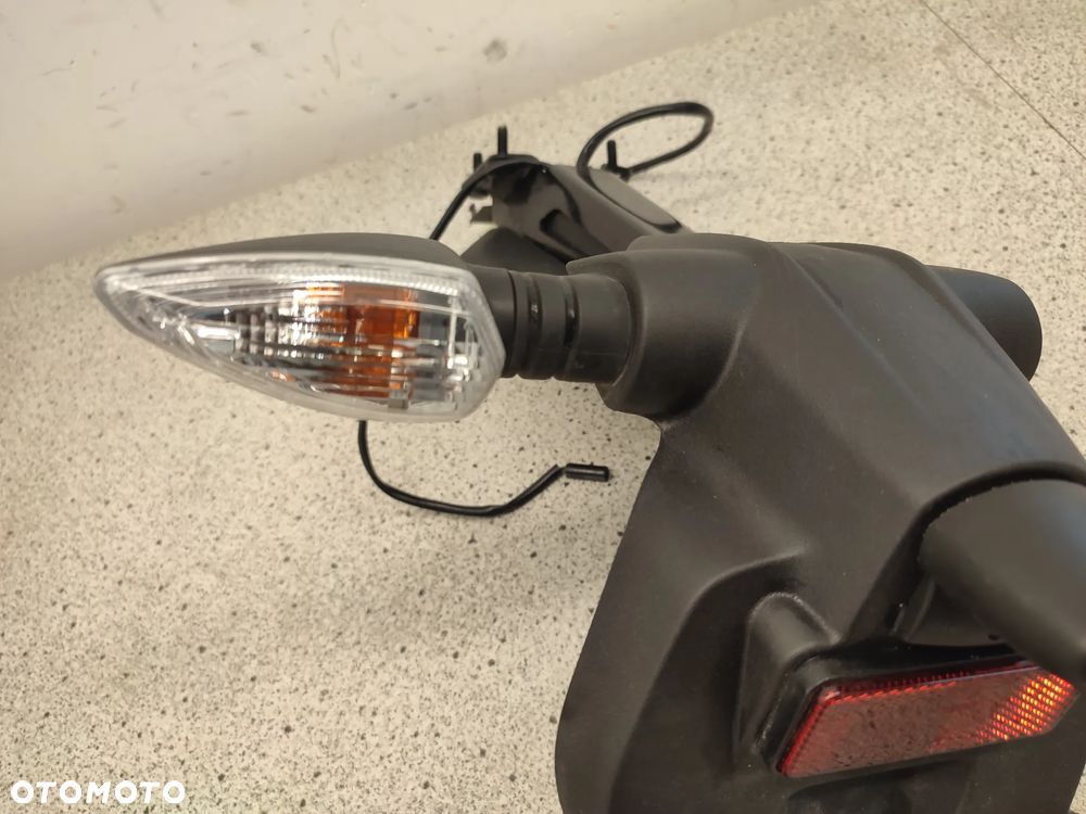 Mocowanie, podświetlanie tablicy rejestracyjnej, ogon, kierukowskaz Yamaha MT125 M 125 R 125 R125 - 4