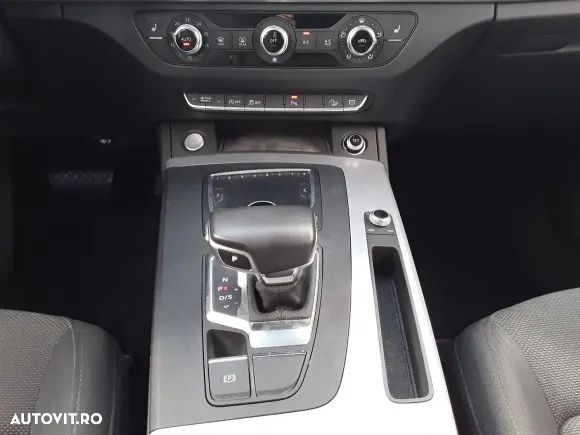 Audi Q5 2.0 40 TDI quattro S tronic Design - 9