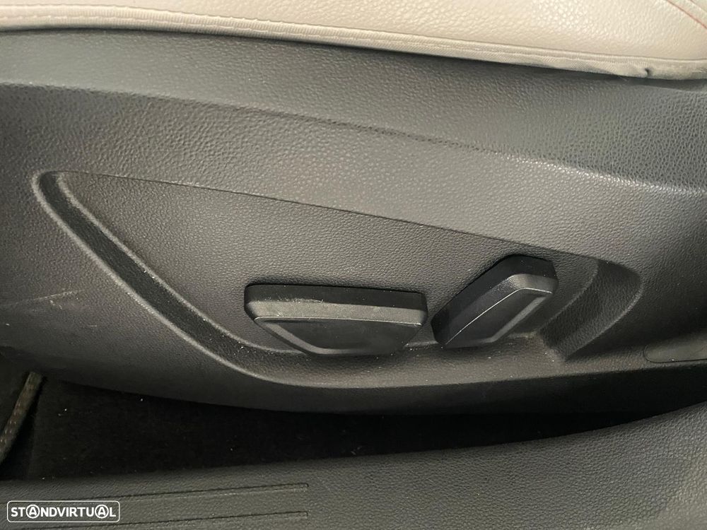 Renault Captur 1.6 E-Tech Plug-In Initiale Paris - 24