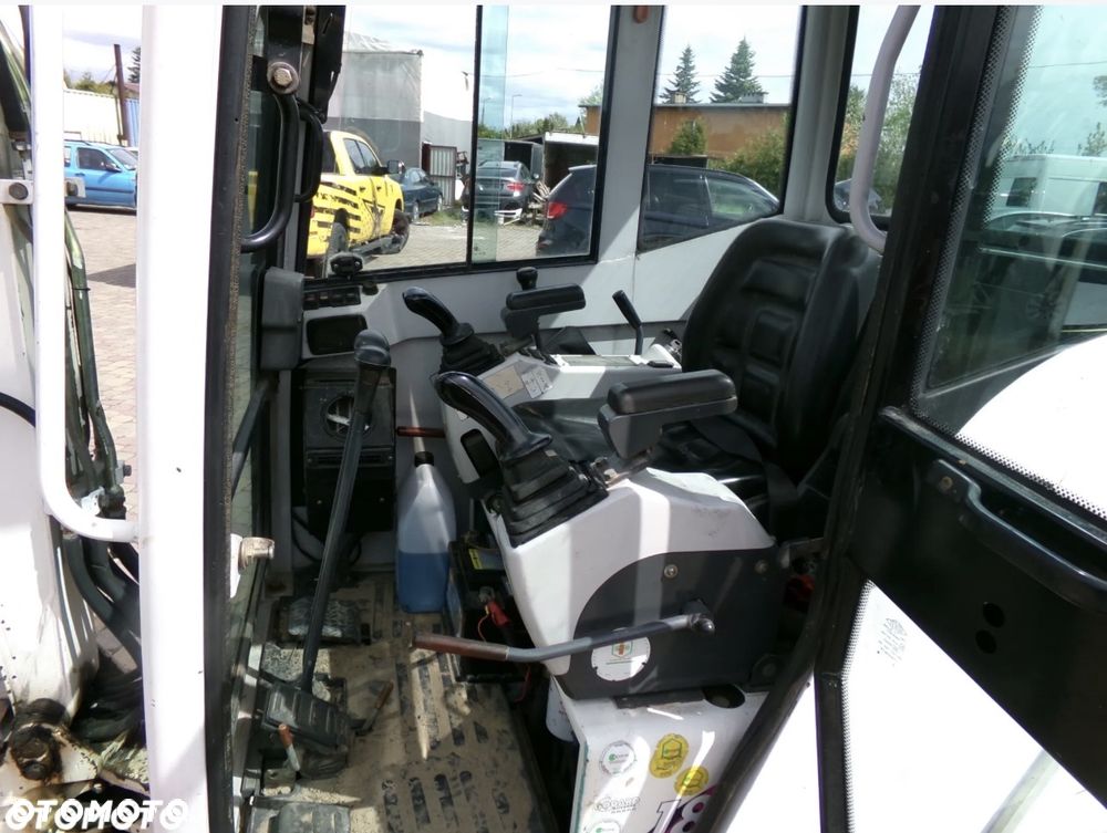Bobcat x320 minikoparka - 11