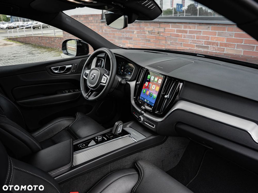 Volvo XC 60 B4 D Plus Dark - 24
