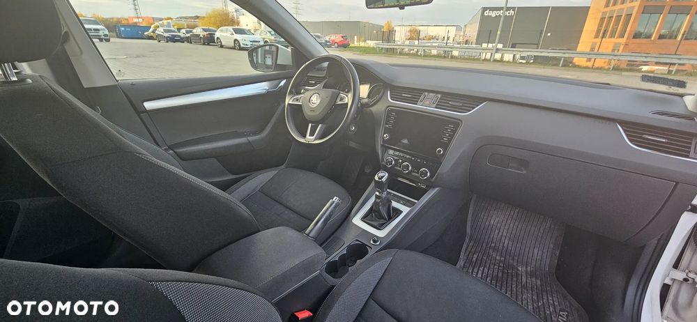 Skoda Octavia ver-iii-kombi-17--20 - 12