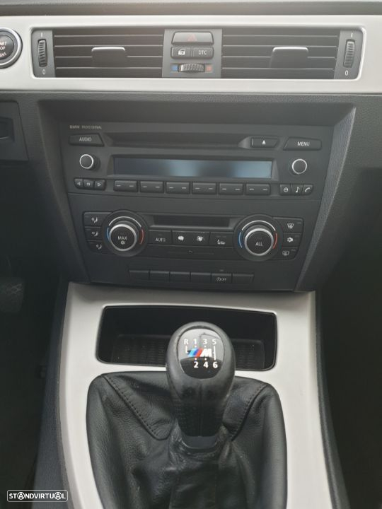 BMW 318 d LifeStyle - 15