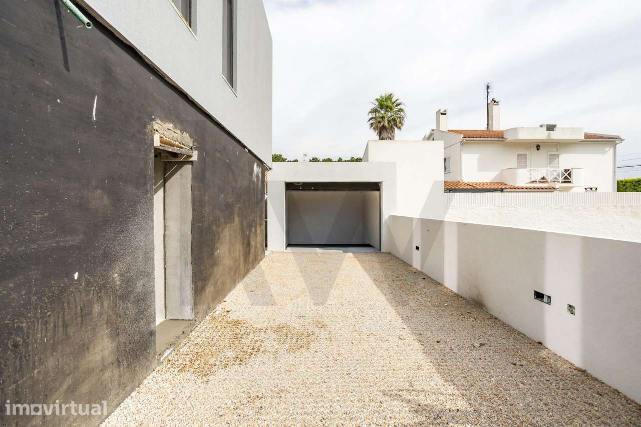 PARA VENDA: Moradia V4 com piscina , junto ao Golf da Aroeira, em fase - Grande imagem: 4/45