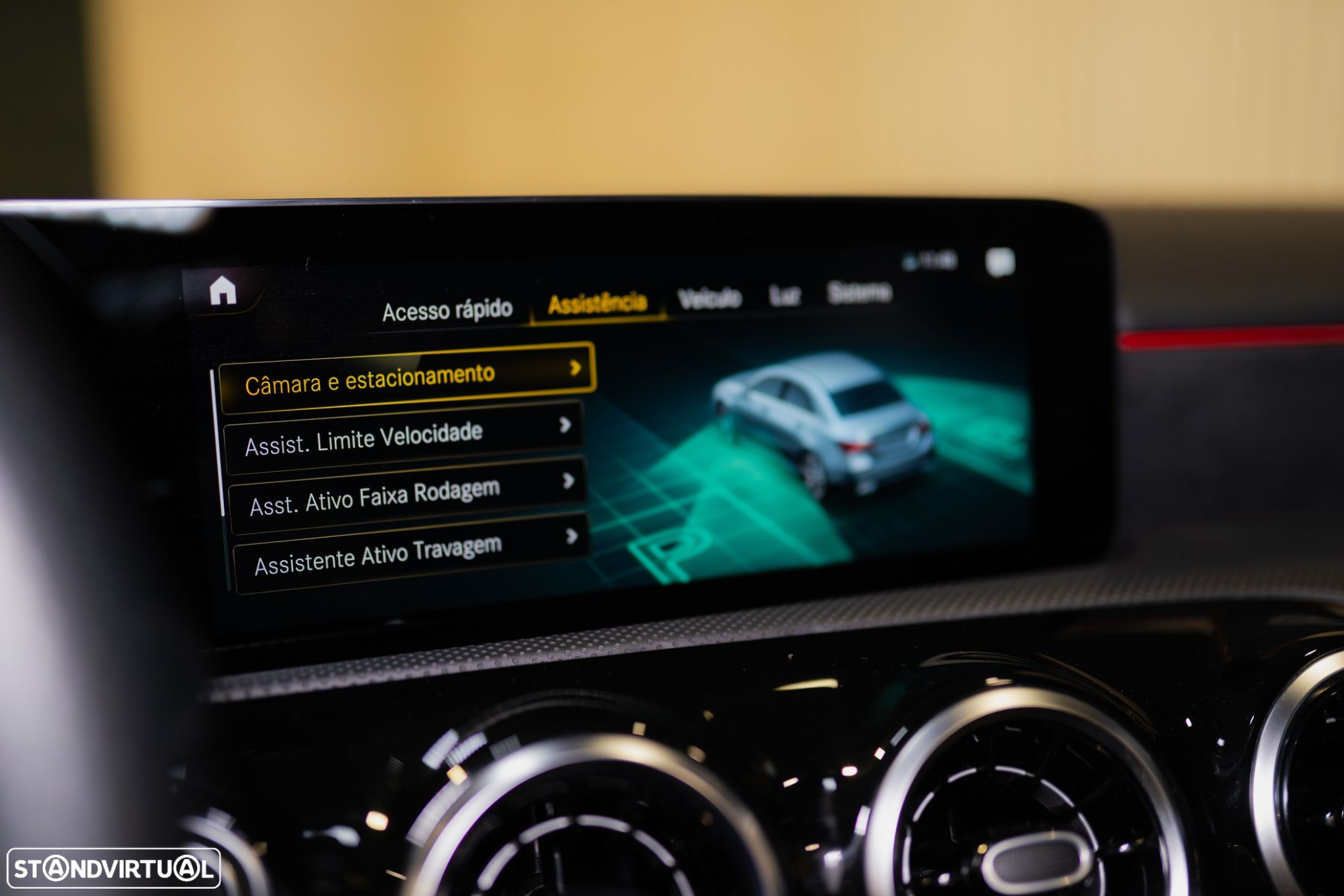 Mercedes-Benz A 250 Limousine e AMG Line - 35