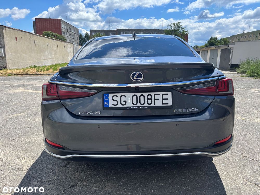 Lexus ES 300h Business Edition - 11