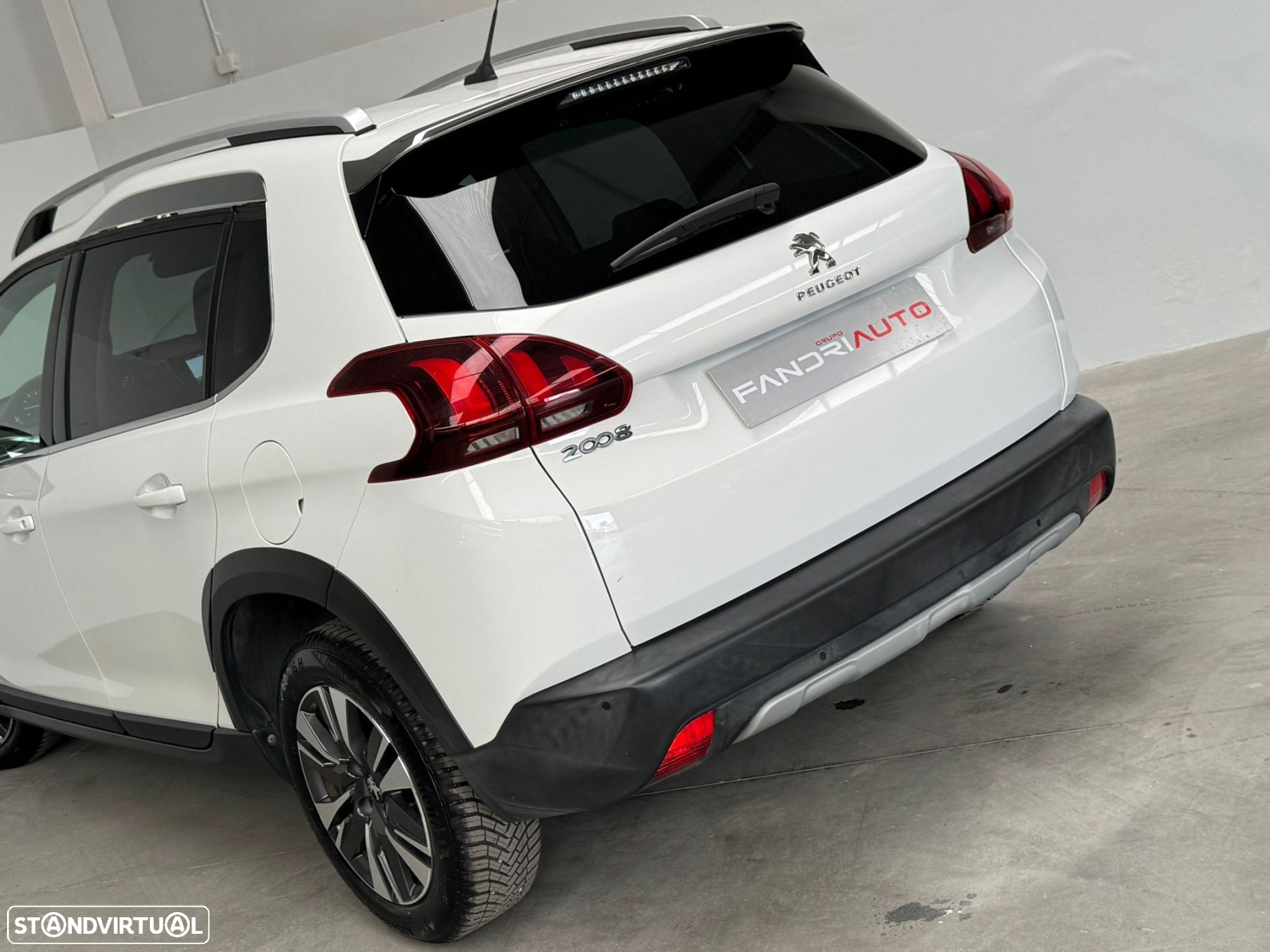 Peugeot 2008 1.2 PureTech Allure - 14