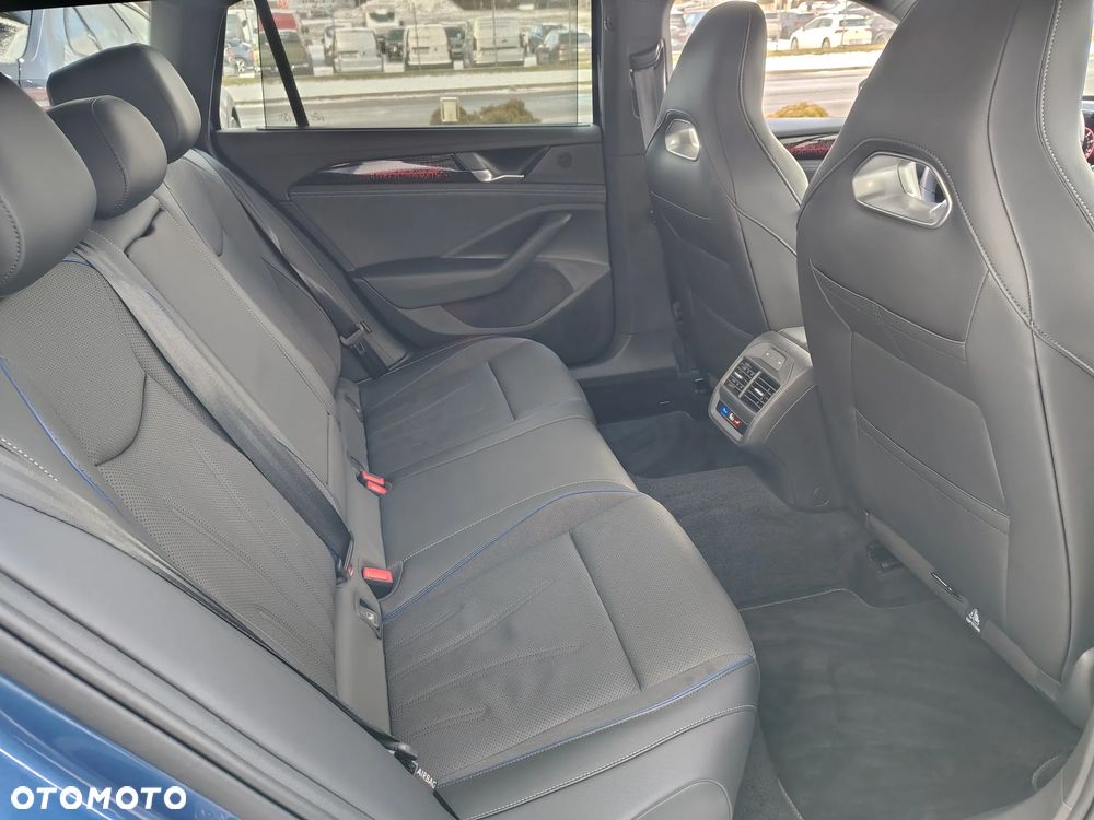 Volkswagen Passat - 17
